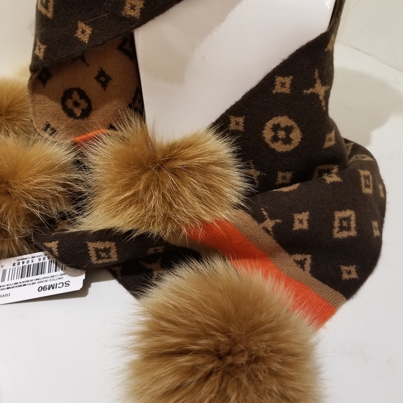 Mitchies Fur Pom 3 piece hat, scarf & gloves NWT - Picture 15 of 16